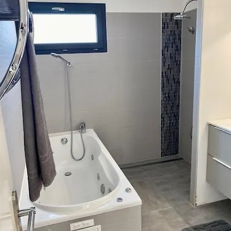 Villa De 100m² Climatisee Sur *